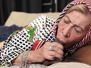 77岁奶奶极致大黑屌肛交粗暴纹身猛男