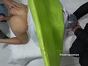 Хванато на камера, жена ебана силно навън по време на консултация, мъжът гледа 😱