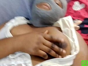 hej, přistihla ji při masturbaci její nájemník a teď je to tvrdé bušení!