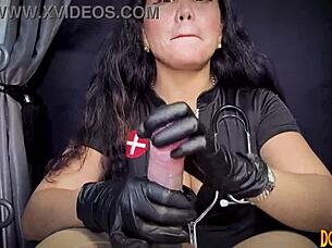 Dominafire のラテックス手袋での医療エッジングに夢中だ