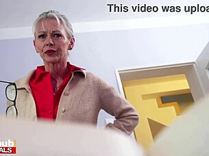 Prečo 50-ročná gilfka ide do trojky s 18+ tínedžerkou a jej veľkokokotým frajerom?