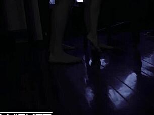 Morena Peituda Maddy May em Cena Intensa com Várias Posições