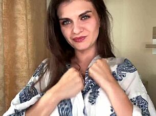 ฉันเป็นแม่เลี้ยงที่มีควยใหญ่ ทำให้ลูกเลี้ยงเลียหัวนมสีขาว