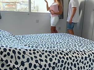 Realitná maklérka sa nechala pojebať kupujúcim vonku