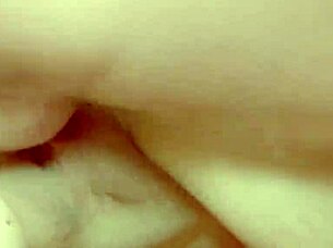 Bardzo gorąca blondynka, chcesz zobaczyć jak ją mocno ruchają?