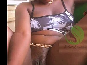 Tässä videossa 18+ tyttö harrastaa seksiä sugar daddyn kanssa ja tulee kosteaksi