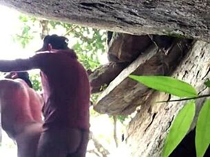 Гол секс между мъже на плажа с огромни курчета