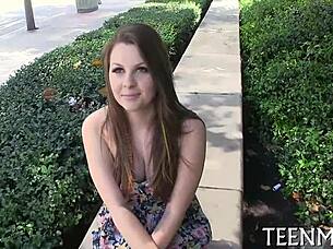 Penge for blowjob fra 18+ Cali Hayes