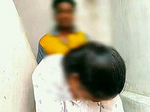 som indická dedinská farmárka a mám sex s lesným úradníkom