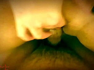 קוויקי בשירותים על מכונת כביסה, זין גדול ממלא כוס צרה בקריאפי POV