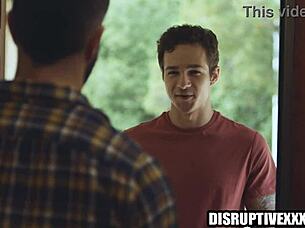 ホットガイが元囚人Adam RamziとJayden Marcosにベアバックでファックされる