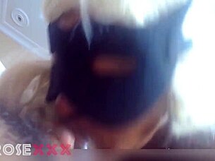 Cracher sur sa bite en taillant une pipe