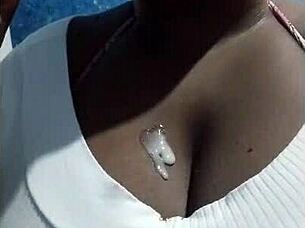 Hermosa estrella porno latina brasileña hace garganta profunda en polla gorda de gay tan profundo