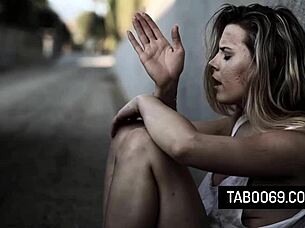 Bezdomovkyně mladá děvka Aubrey Sinclair cítí zoufalé potěšení z hardcore jebání bohatého muže