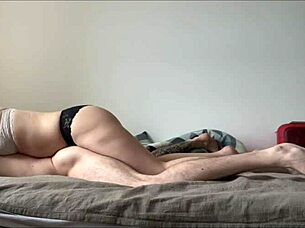 아마추어 레이디보이 이웃들이 남자의 큰 엉덩이 자위하고 박아