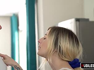 Minxx Marii cere cafea sau fut intens în plăcinte familiale