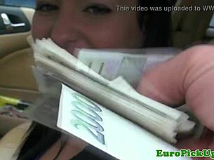 택시에서 섹스하고 현금 받고 싶어?