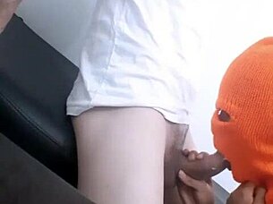 Horká školačka umí skvěle cucat kouř až do výstřiku do pusy po škole