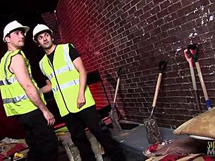 건설 노동자들, 몇 걸레랑 그룹 섹스 자지 빨고 타고 얼굴에 사정