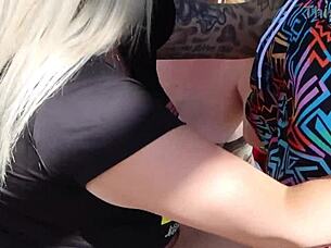 熟女 Dee Siren 摇滚起来！😍