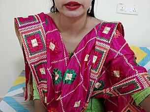 Hei, haluatko nähdä nuoren 18+ äitipuolen karvaisen pillun saatavan paukutettua ensimmäistä kertaa?