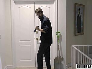 Vader Manipuleert Stiefdochter Tot Seks Met Grote Lul En Gezicht Neuken