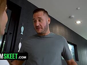 Anak tiri sahabat gue baru 19 tahun pengen gue jadi yang pertama - gadis 18+ creampie