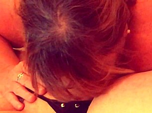 Îi fac o muie clasică în lenjerie