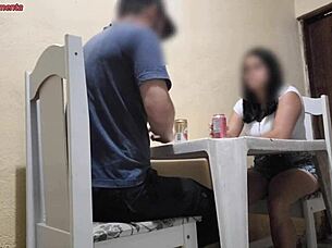 Mlad 18+ par jebe v baru javno