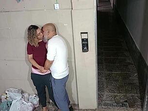 Som učiteľka, ktorá zviedla svoju študentku za školou