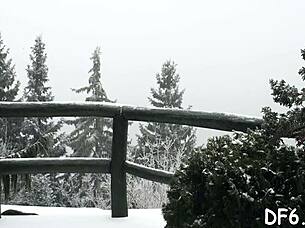 俄罗斯男人教处女女友狂野成人技巧