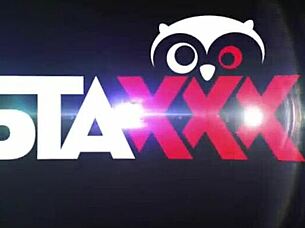 Göğüsleri büyük esmer milf özel ortamda partneriyle samimi an paylaşıyor