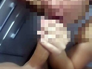 Ung latina amatør suger stor kuk på kjøkkenet, får fitta knullet hardcore