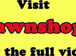 Красава с големи цици от Пауни получава фейс от брокер на скрита камера