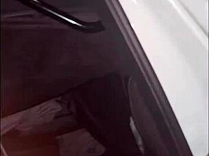 她尿完我舔干湿逼 户外抠挖舔屄