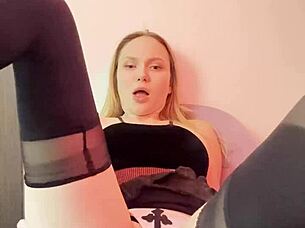 ใส่ของเล่นใหญ่เข้าไปในก้นแคบๆ เป็นครั้งแรก เจ็บแต่เสียว!