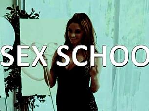 Playboy5.com wunderschöne lesbische MILF-Schlampen Demi Fray und Alice Shea aus der Ukraine.