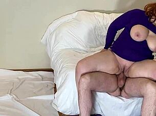 Зряла MILF се изправи да бъде чукана в задника и да получи кура в устата