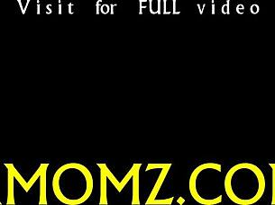 ママのゲームがカップルとアナルのクリームパイ、フェラとセックスに導く。POVで