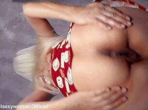 Латино блондинка в малка рокля 18+ с голям задник и космата путка