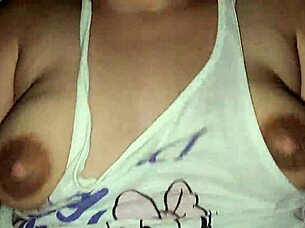 Η Amber Stark και η Mochi Mona παίρνουν ελεύθερη χρήση κατά τη διάρκεια έντονου γαμήματος στους NBA Finals