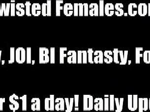 Stăpâna instruiește sclavul în jocul de masturbare cu ejaculare și lovituri de ouă