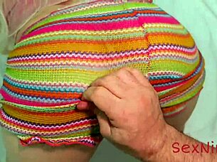 Teman terbaik ibu tiriku ambil virginityku dan jadikan aku pria