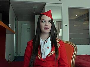 Hostes Angelina Brill POV Sahnesinde İç Dolduruluyor