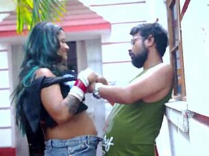 Coppia Bengalese Desi Impazzisce con Sodo Anal Hardcore all'Aperto in Film Audio Hindi!