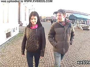 Kjæreste hjelper med jomfru-undersøkelse og hard knulling av nympho i sykehus gruppe