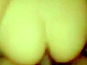 Mi amiga colegiala se desviste en frente de mi y me provoca que le follen ese culito cremoso