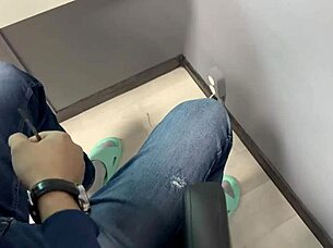 I asked a stranger for help with repairs and paid with my pussy outdoors