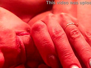 Amateur milf gets creampie in pussy early morning