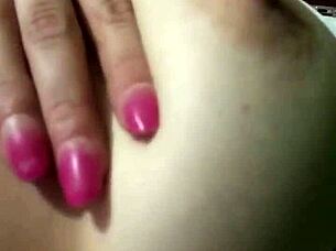 Tetona le rebotan mientras se lo meten en conce